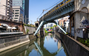 Obraz premium 神田川に架かる総武線鉄橋