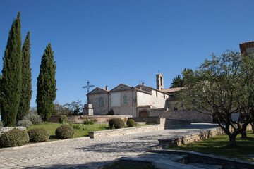 Le village de Rousson dans le Gard