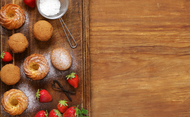 muffins with strawberries and powdered sugar