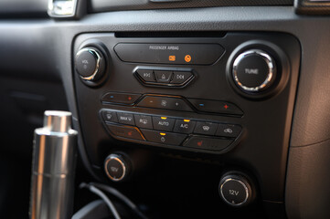 Fototapeta premium Advanced Dual Zone Climate Control with Air Conditioning and Heated Seats