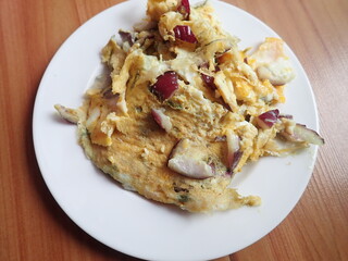 scrambled eggs with onion on a plate