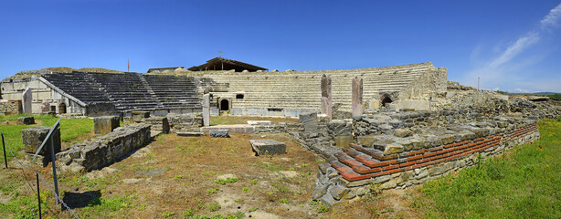 Obraz premium Amphitheaters - Roman ruins of an ancient city, Stobi, North Macedonia. City was founded in 359 BC.