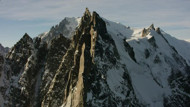 vue a&eacute;rienne drone h&eacute;licopt&egrave;re du Mont Blanc dans les alpes en France