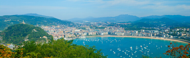 Fototapeta premium panoramic view of the Basque city of San Sebastian from Mount Igueldo on a sunny summer day