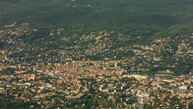 vue a&eacute;rienne drone de Draguignan dans le sud de la France