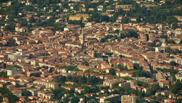 vue a&eacute;rienne drone de Draguignan dans le sud de la France