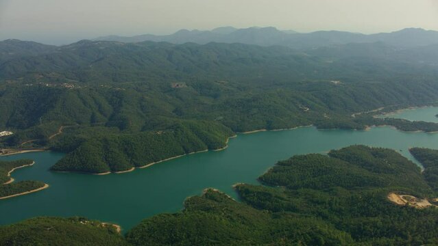vue a&eacute;rienne drone du lac de saint cassien dans le var en France