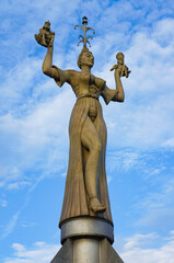 ドイツの小さな田舎町コンスタンツにたつ女神の銅像