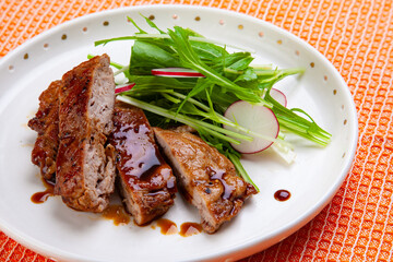 豚肉の黒酢照り焼き