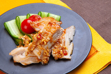 グリルチキンのユーリンジーソース掛け