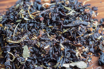 dried green tea with calendula flowers