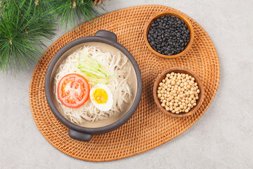  A term collectively referring to some species of the Mollusca phylum Cephalopod order Cuttlefish and Cuttlefish order.