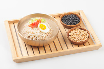  A term collectively referring to some species of the Mollusca phylum Cephalopod order Cuttlefish and Cuttlefish order.