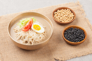  A term collectively referring to some species of the Mollusca phylum Cephalopod order Cuttlefish and Cuttlefish order.