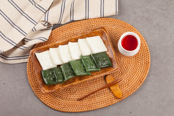  Rice cake made by pressing with rice cake meat into a square or round shape. It can also be made...