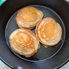 pancakes on a plate