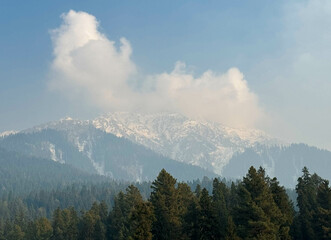 Obraz premium Exploring The Snowy Majesty of Baisaran Valley, Pahalgam, Kashmir, India