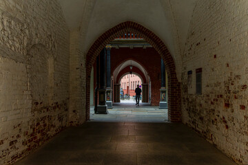 Fototapeta premium Durchgang im Innenbereich vom Rathaus Stralsund, Mecklenburg-Vorpommern, Deutschland