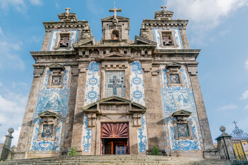 Obraz premium The Igreja de Santo Ildefonso is an 18th century church in Porto, Portugal. The church is located near the Batalha square. Covered with white and blue tiles.