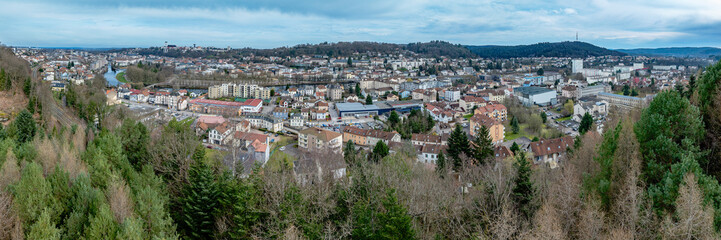 Obraz premium Panorama sur la ville d'Épinal