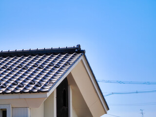 蔵の切妻瓦屋根