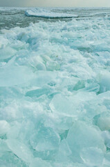 Obraz premium The Black Sea is frozen, ice floes float along the shore. Climate change