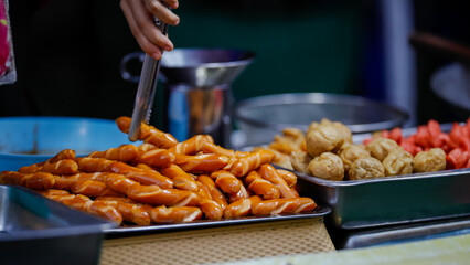 Food from the market is sold on the streets where people pass by. It is easy to buy and the price...