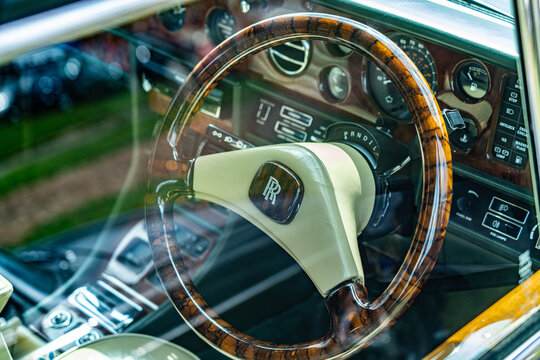 Rolls Royce Corniche II Steering Wheel