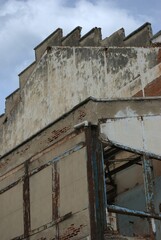 Naklejka premium Tenemos un tipo de arquitectura que va desde el estilo colonial hasta el mas moderno y tambien el mas pobre.