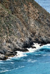 Fototapeta premium Las costas algunas de suaves arenas,otras con arrecifes con fuertes corrientes,con unos colores hermosos entre el azul y verde esmeralda.