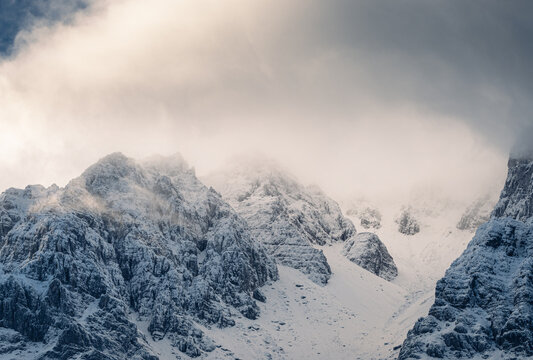 la prima neve stagionale nel parco sirente velino, da campo felice alla parete nord del monte sirente