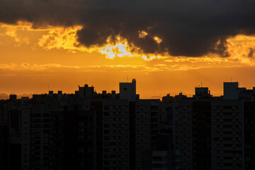 Naklejka premium nascer do sol em Porto Alegre - BRASIL