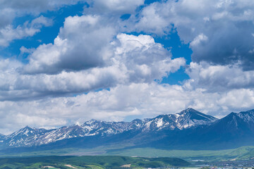 Fototapeta premium 快晴の十勝岳連峰