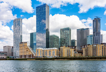 Obraz premium Canary Wharf skyscrapers and Thames river, London, UK
