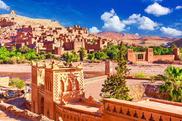 Ait-Benhaddou, Ouarzazate, Morocco: Overview of the famous ksar made of clay and adobe...