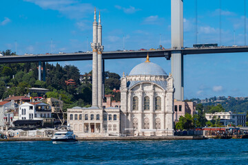 Naklejka premium The magnificent view of the historic Ortaköy Mosque located in the Bosphorus.