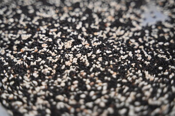 Ajonjolí negro tostado y blanco en semilla