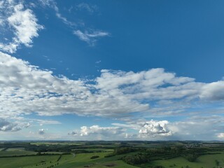 Wolkengebilde an einem Sommertag