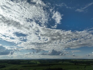 Wolkengebilde an einem Sommertag