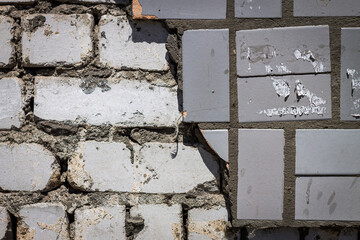 Decorative, facing tiles fell off the brick wall.
The destroyed wall, the consequences of the war