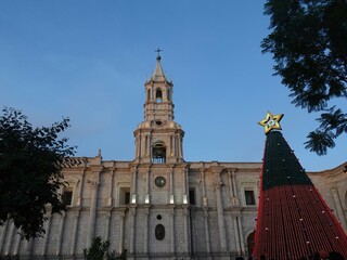 [Peru] Illuminated Cathedral and Christmas Tree in Plaza de Armas (Arequipa)