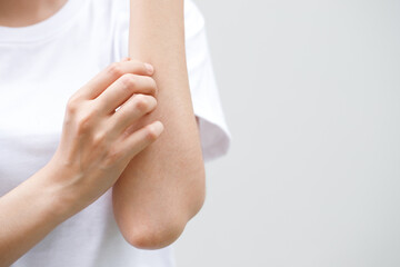 Health problems, woman has itchy hands