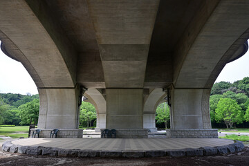 陸橋下の広場、21世紀の森と広場にて、千葉県松戸市