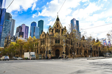 Naklejka premium Melbourne VIC, Australia - MAY 29, 2023: St Paul's Cathedral in Melbourne VIC, Australia .