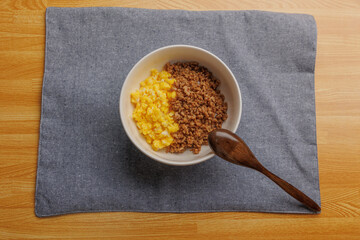 ひき肉と卵の二食丼