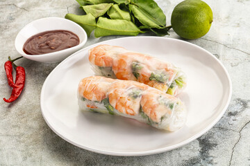 Vietnamese spring roll with prawn