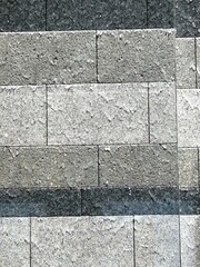 麻布台ヒルズ壁に流れる水の光景