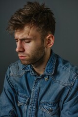 Obraz premium A man wearing a denim shirt with a beard. Suitable for fashion or casual lifestyle concepts