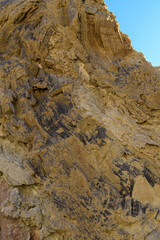 ABSTRACCIÓN DE UNA ROCA CON GRIETAS