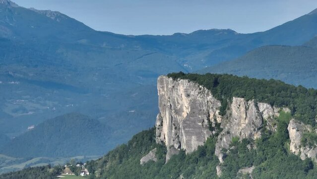 PIETRA DI BISMANTOVA CASTELNONO NE MONTI REGGIO EMILIA